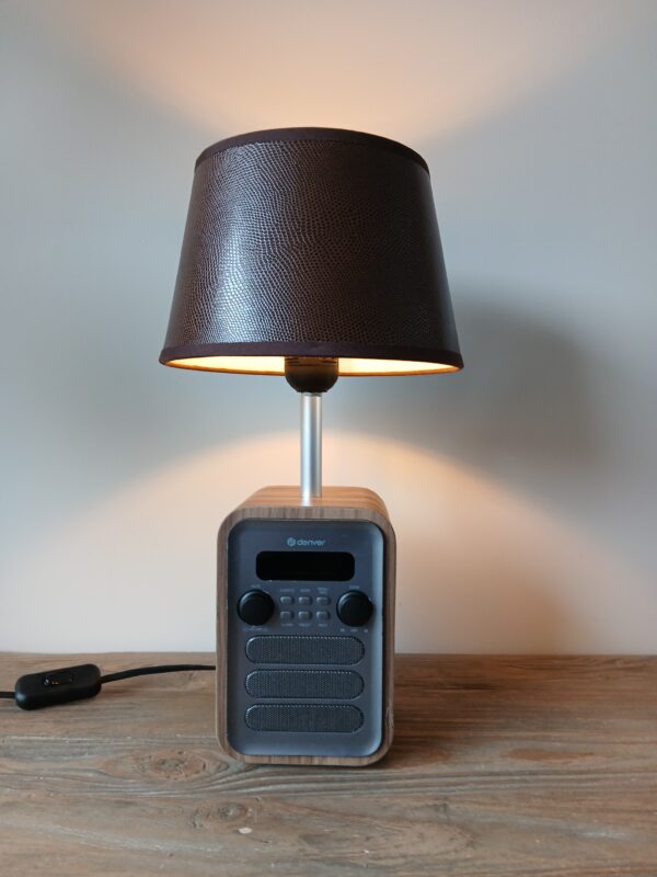 Nachtlampje van oude radio