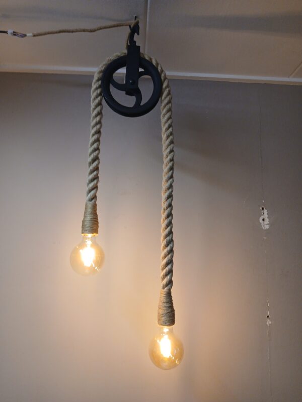 Industriële lamp van katrol