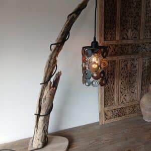 Landelijke staande tafellamp van drijfhout M